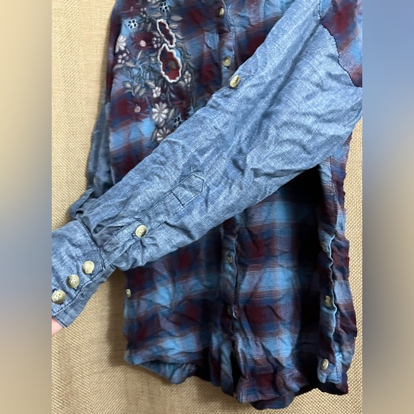 Tolani Collection - Picture 3 of 5